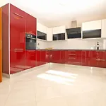 House Brigita 1762 פורץ