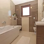 House Brigita 1762 * פורץ