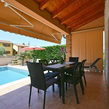 בית נופש House Brigita 1762