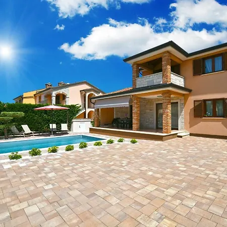 House Brigita 1762 פורץ