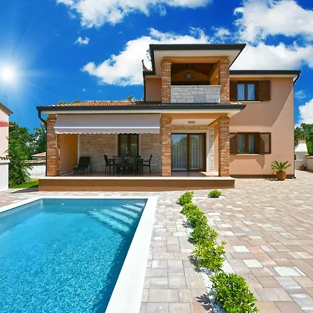 House Brigita 1762 * פורץ